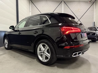 Audi Q5 Audi Q5 55 TFSI e quattro Competition 367PK S-Line PANO/LUCHTVERING/TREKHAAK/360CAMERA/MASSAGE/KEYLESS/MATRIX/VIRTUAL/CARPLAY/SFEER/19