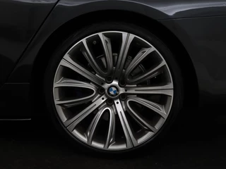 BMW 5 Serie BMW 5-serie 520i High Executive | M-Sport | Leder |  Stoelverwarming | Trekhaak | 20'' | Adaptief LED | Comfortstoelen | Navigatie | Parkeerhulp | Memory - afbeelding nr 31