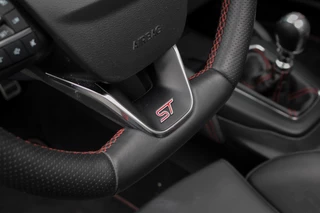 Ford Focus Ford Focus 2.3 Ecoboost 280pk ST-3 | Sper Differentieel | Panoramadak | Adaptive cruise control |Winter Pack | Trekhaak Afneembaar - afbeelding nr 32