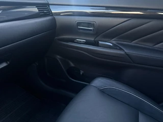 Mitsubishi Outlander Mitsubishi Outlander 2.0 PHEV 4x4 | Luxe | Rockford Audio | 360° Camera | Navi | Schuif-/kanteldak - afbeelding nr 27