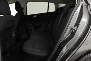 Ford Focus Ford Focus 1.0 EcoBoost Titanium | Trekhaak | Camera |  Full LED | Navigatie | Keyless | Park Assist | Climate control | Getint glas - afbeelding nr 6