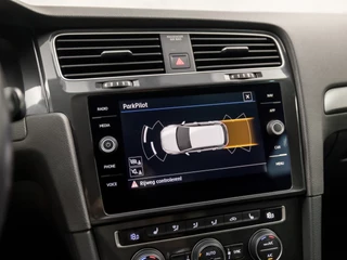 Volkswagen Golf Volkswagen Golf 1.0 TSI Sportline (APPLE CARPLAY, GROOT NAVI, CLIMATE, STOELVERWARMING, DYNAMISCHE KNIPPERLICHTEN, MASSAGE, ALCANTARA, ADAPTIVE CRUISE, PARKEERSENSOREN, GETINT GLAS, LM VELGEN, NIEUWSTAAT) - afbeelding nr 29