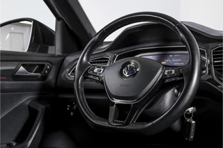 Volkswagen T-Roc Volkswagen T-Roc 2.0 TSI 190 PK 4Motion Sport - Automaat | Dig. Cockpit | Cruise Control | Stoelverw. | PDC | NAV + App. Connect | ECC | Afn. Trekhaak | LM 17