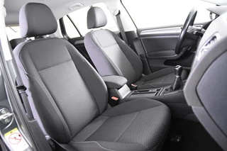 Volkswagen Golf Volkswagen Golf 1.0 TSI Trendline *Navigatie*Carplay*Cruisecontrol* - afbeelding nr 3