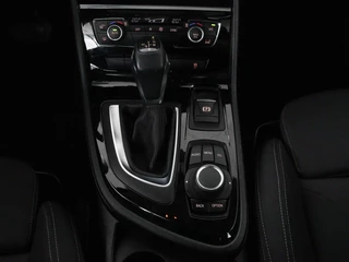 BMW 2 Serie BMW 2-serie Active Tourer 218d | Panoramadak | Sportstoelen | Trekhaak |  Full LED | Climate control | Parkeerhulp | Cruise control | Bluetooth - afbeelding nr 11