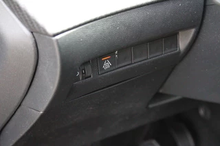 Peugeot 2008 Peugeot 2008 1.2 100PK ALLURE PACK | TREKHAAK | NAVIGATIE | APPLE CARPLAY/ANDROID AUTO | 3-D INSTRUMENTENPANEEL | ACHTERUITRIJ CAMERA | CRUISE CONTROL | LED KOPLAMPEN | CLIMATE CONTROL | 17