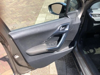 Peugeot 2008 Peugeot 2008 1.2 PURETECH ALLURE - afbeelding nr 16