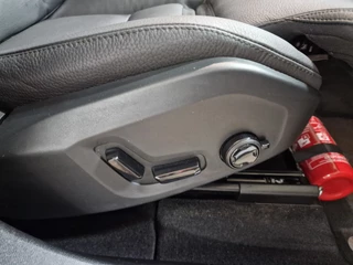 Volvo XC60 Volvo XC60 2.0 T6 Plug-in hybrid AWD Plus Dark 350pk | Elek. panodak | Elektrische stoelen met geheugen | - afbeelding nr 31