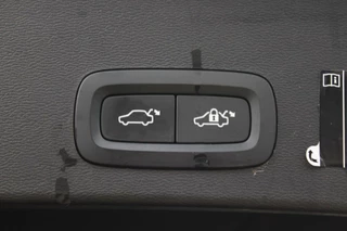 Volvo XC40 Volvo XC40 T5 Recharge R-Design | Panoramadak | Stoelverwarming | Parkeercamera | Keyless | Glossy Black - afbeelding nr 34