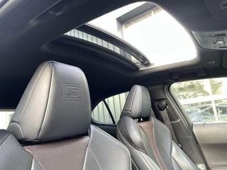 Lexus UX Lexus UX 250H F-SPORT|SCHUIFDAK|CARPLAY|LEER|CAMERA|DEALER ONDERHOUDEN - afbeelding nr 16