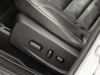 Ford C-MAX Ford C-MAX 2.0 Plug-in Hybrid Titanium Plus 185Pk Automaat (PANORAMADAK, GROOT NAVI, CLIMATE, CAMERA, LEDEREN SPORTSTOELEN, GETINT GLAS, ELEK ACHTERKLEP, KEYLESS, NIEUWE APK, NIEUWSTAAT) - afbeelding nr 16