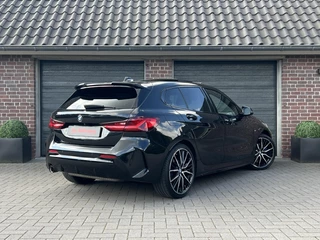 BMW 1 Serie BMW 1 Serie 118I High Exe M-Sport Pano Sfeer Zwart optiek ACC - afbeelding nr 2