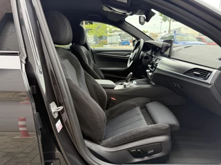 BMW 5 Serie HEAD-UP/LASER/ACC/TREKHAAK/360CAMERA/ALCANTARA/KEYLESS/SHADOW-LINE/DRIVING ASS PRO/SFEER/STUUR+STOELVERWARMING/LIVE COCKPIT/M-AERODYNAMIC/SOPHISTOGRAU/VOLLEDIG BMW DEALER HISTORIE - afbeelding nr 13
