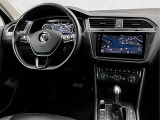 Volkswagen Tiguan 150Pk Automaat (PANORAMADAK, DIGITAL COCKPIT, APPLE CARPLAY, ELEK SPORTSTOELEN, LEDER, STOELVERWARMING, CAMERA, GETINT GLAS, KEYLESS, LED, ELEK ACHTERKLEP, PARKEER ASSISTENT, NIEUWSTAAT) - afbeelding nr 7