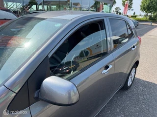 Kia Picanto Kia Picanto 1.0 67pk Automaat  Stoel en Stuur verwarming ,  Navigatie / Apple carplay  / Android auto , Achteruit camera , Bluetooth , Priveglas , Chrome handgrepen , Sport Velgen ,  9.500km !! - afbeelding nr 10
