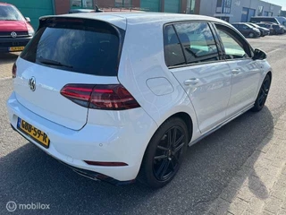 Volkswagen Golf Volkswagen Golf 1.5 TSI Highline Business R-Line edition  150pk,  DSG Automaat , Navigatie , Parkeerhulp Voor & Achter , Verwarmde voorstoelen , Prive glas , Velgen zwart incl all weahter banden  , - afbeelding nr 5