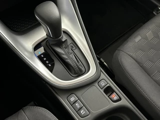 Toyota Yaris Toyota Yaris 1.5 Hybrid 115 Business | Parkeersensoren voor + achter | Stuurverwarming | Stoelverwarming - afbeelding nr 18