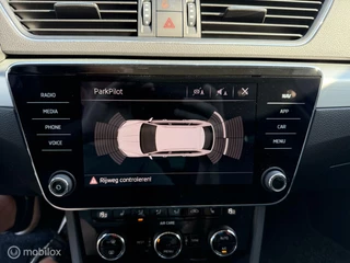 Škoda Superb Skoda Superb Combi 1.6 TDI Ambition PANORAMADAK, TREKHAAK - afbeelding nr 18