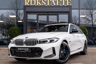 BMW 3 Serie Touring 330e xDrive|M-PAKKET|PANO|TREKHAAK|19''