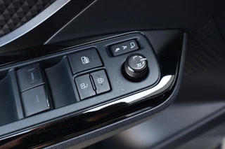 Toyota C-HR Toyota C-HR 1.8 Hybrid Dynamic Plus Dodehoek/Winterpakket/Parkeersensoren - afbeelding nr 30