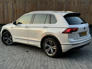 Volkswagen Tiguan Volkswagen Tiguan 1.5 TSI Highline R-line | Panoramadak | Head-up Display | Stoelverwarming | R-stuur | LED adaptief | Grootscherm navigatie | Side assist | Keyless | Achteruitrijcamera | Parkeersensoren voor en achter - afbeelding nr 31