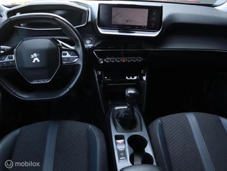 Peugeot 2008 Peugeot 2008 1.2PT 101 PK H6 Allure Navi 1/2Leer DonkerGlas 17