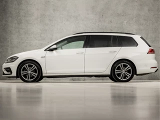 Volkswagen Golf 150Pk Automaat (DIGITAL COCKPIT, APPLE CARPLAY, GROOT NAVI, ALCANTARA, STOELVERWARMING, MASSAGE, CAMERA, GETINT GLAS, KEYLESS, ADAPTIVE CRUISE, NIEUWE APK - afbeelding nr 2