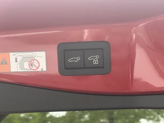 Toyota C-HR Dodenhoekdetectie, Navigatie, Parkeersensoren V + A , All-in Rijklaarprijs - afbeelding nr 6