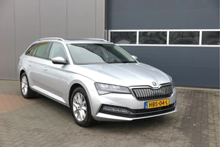 Škoda Superb , Keyless ,Carplay, Stuurwiel multifunctioneel,etc. slechts 11000 km !! Fabrieksgarantie t/m 03-2026 - afbeelding nr 2