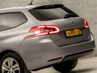 Peugeot 308 (PANORAMADAK, APPLE CARPLAY, GROOT NAVI, PARKEERSENSOREN, SPORTSTOELEN, GETINT GLAS, CRUISE, NIEUWE APK, NIEUWSTAAT) - afbeelding nr 12