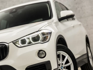 BMW X1 141Pk Automaat (NAVIGATIE, STOELVERWARMING, SPORTSTOELEN, LENDESTEUNEN, GETINT GLAS, LED KOPLAMPEN, ELEK ACHTERKLEP, NIEUWSTAAT) - afbeelding nr 15