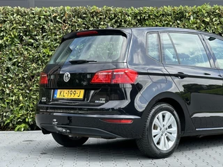 Volkswagen Golf Sportsvan Volkswagen Golf Sportsvan 1.0 TSI Connected Series, NL AUTO, NAP, ECC-AIRCO, NAVI, DODEHOEK, CRUISE, CAMERA, PARKEERSENSOREN, TREKHAAK, LICHTMETAAL 16