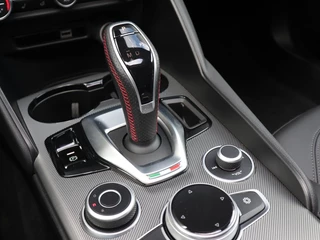 Alfa Romeo Giulia Alfa Romeo Giulia 2.0 Turbo 280 PK Competizione Q4 AWD | Pano | Harman | 19