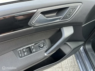 Volkswagen Touran Volkswagen Touran 1.5 TSI Highline 7p DSG*PANO-DAK*ACC*CAMERA* - afbeelding nr 25