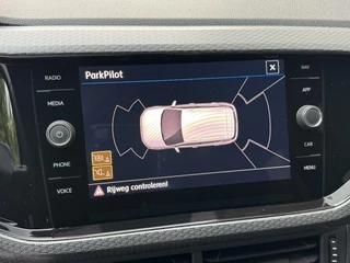 Volkswagen T-Cross Volkswagen T-Cross 1.0 TSI R-line Automaat | LED | Trekhaak |  Getint glas | Climate control | Cruise control adaptief | Lane assist | Dode hoek detectie | DAB | Navigatiesysteem | Inklapbare spiegels | Parkeersensoren voor en achter - afbeelding nr 29