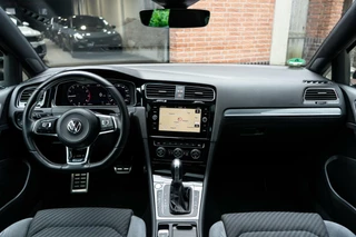 Volkswagen Golf Volkswagen Golf 1.5 TSI R-Line Pano / Camera / ACC - afbeelding nr 2