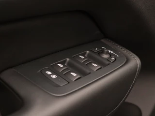 Volvo XC60 Volvo XC60 T6 PLUG-IN HYBRID ULTRA DARK SCHUIFDAK HARMAN KARDON TREKHAAK 20 - afbeelding nr 24