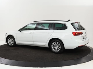 Volkswagen Passat Volkswagen Passat 2.0 TDI Comfort Business | Stoelverwarming |  Camera | Adaptive cruise | Carplay | Massage | Navigatie | Full LED | Parkeerhulp - afbeelding nr 2