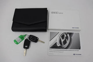 Hyundai IONIQ Hyundai IONIQ 1.6 GDi i-Motion | Adaptive cruise | Camera |  Navigatie | Climate control | PDC | Bluetooth | DAB | LED - afbeelding nr 16