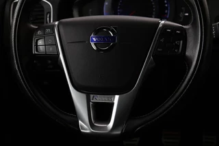 Volvo V60 Volvo V60 2.0 T3 R-Design | Dealer onderhouden |  Stoelverwarming | Xenon | Trekhaak | Navigatie | Leder/Alcantara | Parkeerhulp | Bluetooth | Cruise control - afbeelding nr 9