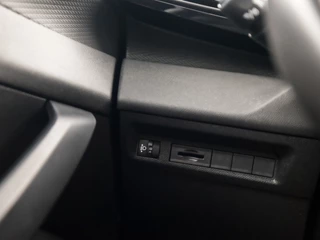 Peugeot 308 Peugeot 308 SW 1.2 PureTech Sportline (APPLE CARPLAY, GROOT NAVIGATIE, STOELVERWARMING, KEYLESS START, LED KOPLAMPEN, GETINT GLAS, PARKEERSENSOREN, CLIMATE CONTROL, NIEUWSTAAT) - afbeelding nr 22