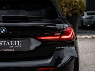BMW 1 Serie BMW 1-serie 120i|PANO|H&K|M-PAKKET|KUIPSTOELEN|CAMERA|19'' - afbeelding nr 39