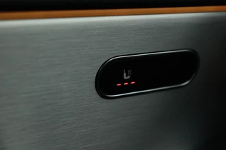 Mercedes-Benz A-Klasse Mercedes-Benz A-klasse 250e AMG Night | Stoelverwarming | Carplay |  Widescreen | Sfeerverlichting | Camera | Leder/Alcantara | Navigatie | Full LED - afbeelding nr 9