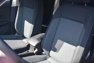 Volkswagen T-Cross Volkswagen T-Cross 1.0 TSI LIFE / ACHTERUITRIJCAMERA / ADAP. CRUISE CONTROL / LANE ASSIST - afbeelding nr 9