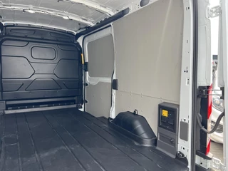 Ford E-Transit Ford E-Transit 350 L2H2 Trend 68 kWh 184pk | ZUID | Pro Power on board | Navigatie | Adaptieve Cruise |  Digitale binnenspiegel | Laadruimtebescherming | Reservewiel | H7 batterij | LED laadruimteverlichting - afbeelding nr 9