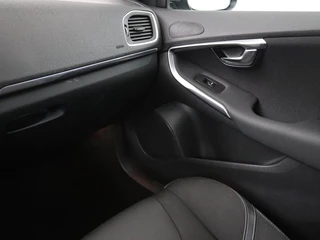 Volvo V40 Volvo V40 2.0 T2 Nordic+ | Stoelverwarming | Harman/Kardon |  LED | Cruise control | Navigatie | Bleutooth | Climate control - afbeelding nr 18