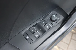 Volkswagen T-Cross Volkswagen T-Cross 1.0 TSI R-LINE, Apple Carplay/ Android Auto, PDC Rondom, etc. - afbeelding nr 29