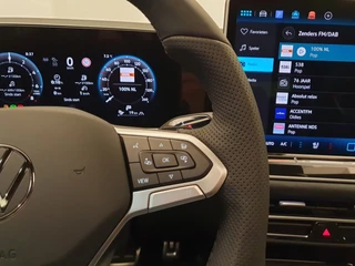Volkswagen Passat Volkswagen Passat Variant 1.5 eHybrid 272pk DSG/AUT R-Line Wegklapbare trekhaak, Panoramadak, Leder - afbeelding nr 10