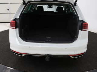 Volkswagen Passat Volkswagen Passat 1.4 TSI PHEV GTE | Adaptive cruise | Trekhaak wegklapbaar | Stoelverwarming |  Navigatie | Full LED - afbeelding nr 11