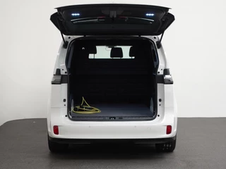 Volkswagen ID. Buzz Cargo Volkswagen ID. Buzz Cargo 77 kWh 204pk Trekhaak 3zits LED Cruise control Navigatie/ Apple Carplay Achterklep - afbeelding nr 2